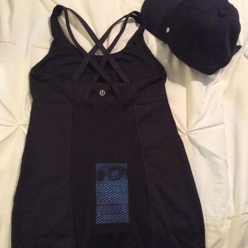 Lululemon size 4 color black, excellent condition